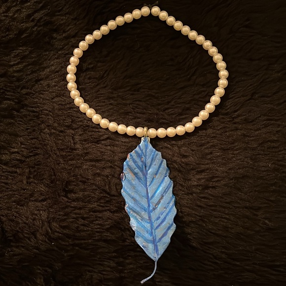 Faux Pearls & One if Kind Rare Unique Leaf Handmade Necklace - Picture 5 of 17